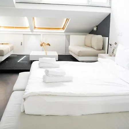 Sleek And Duplex House In Beyoglu